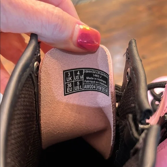 Dr. Martens Air Wair Kids Pink Combat Boots with Glossy Finish - Picture 4 of 6